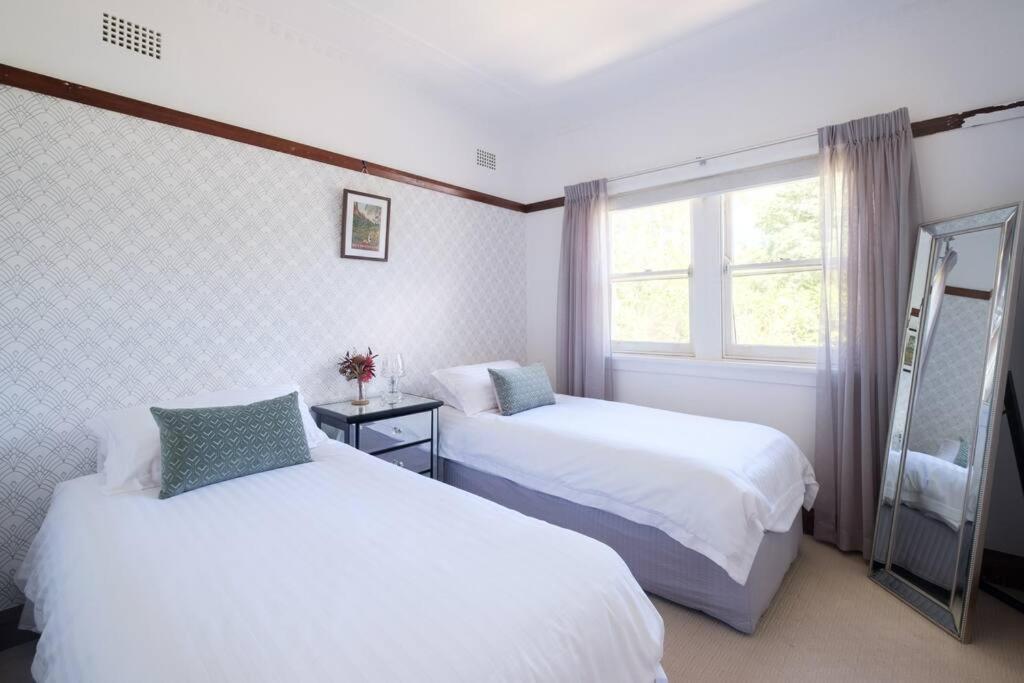 Falls Road Styled Art Deco Sleeps 6 Town Centre Katoomba Bagian luar foto